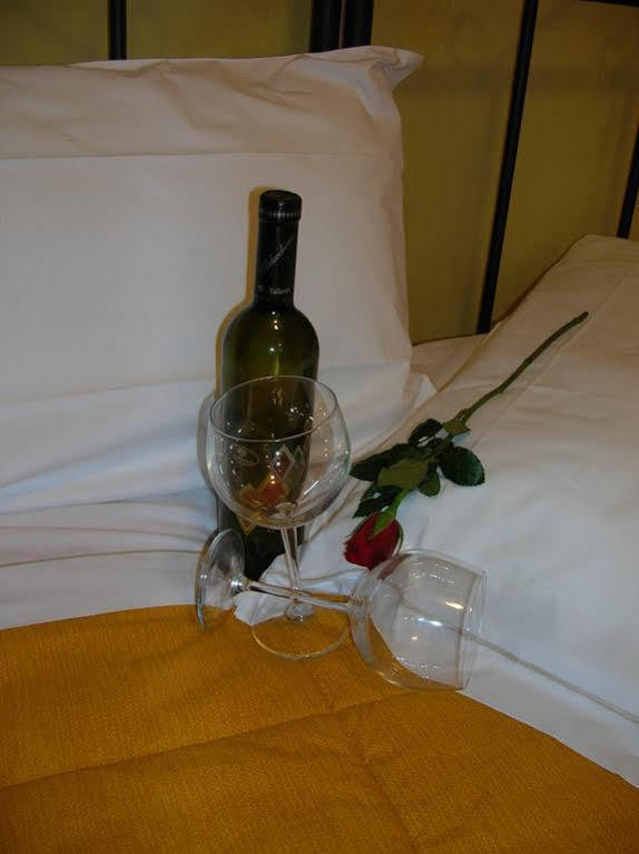 Hotel Monastero Del Lavello คาโลซิโอคอร์เต ภายนอก รูปภาพ